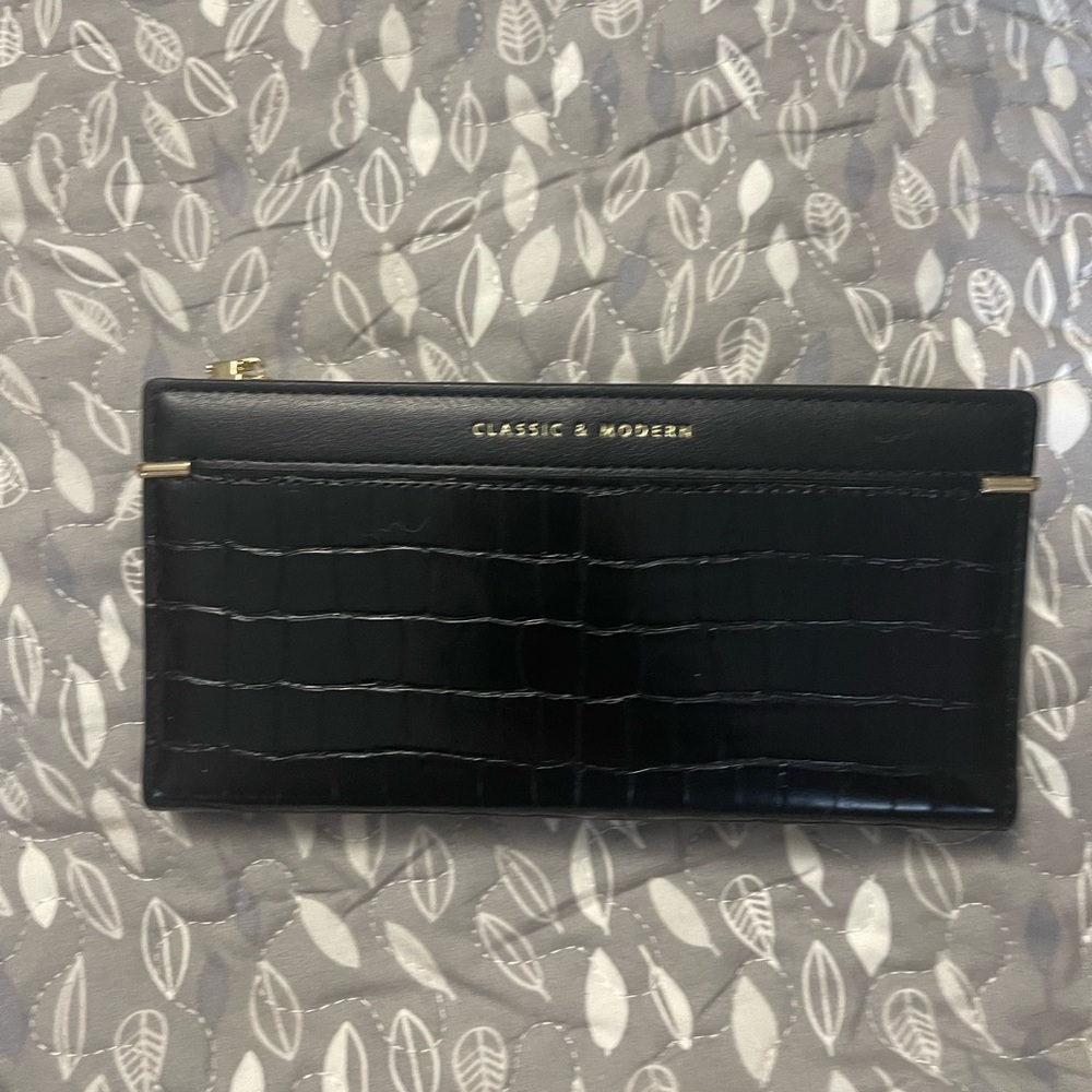 Classic & Modern Black Croc-Embossed Wallet